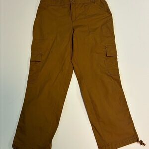 Social Standard by Sanctuary new.  Woman’s cropped cargo pants. No tags.  Large